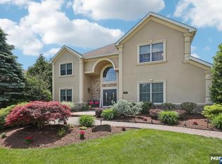 202 Old Sand Rd, Fairfield, NJ 07004