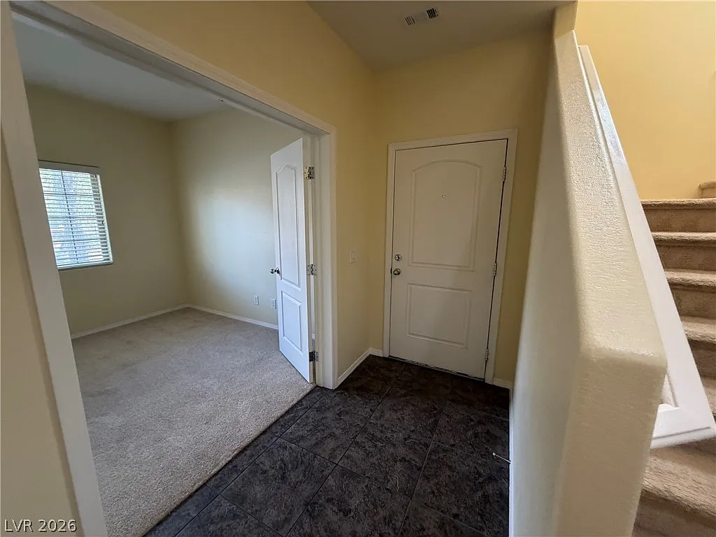 4 bed, 3.0 bath, 1896 sqft, $2,195 — Photo 2
