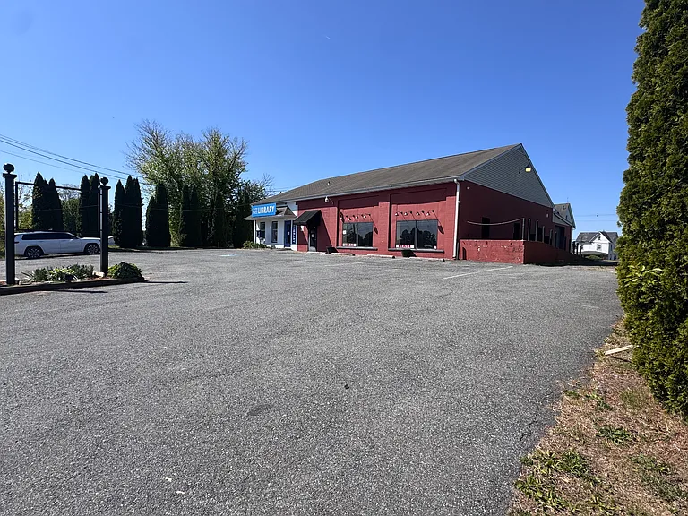 1016 Gap Newport Park — Photo 3