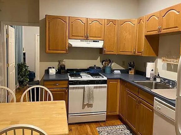 4th image of 42 Florence St #1