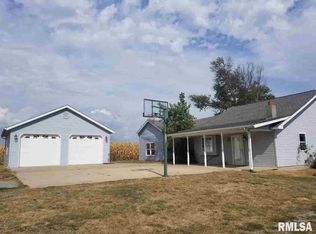 16374 Bean Rd, Whittington, IL 62897