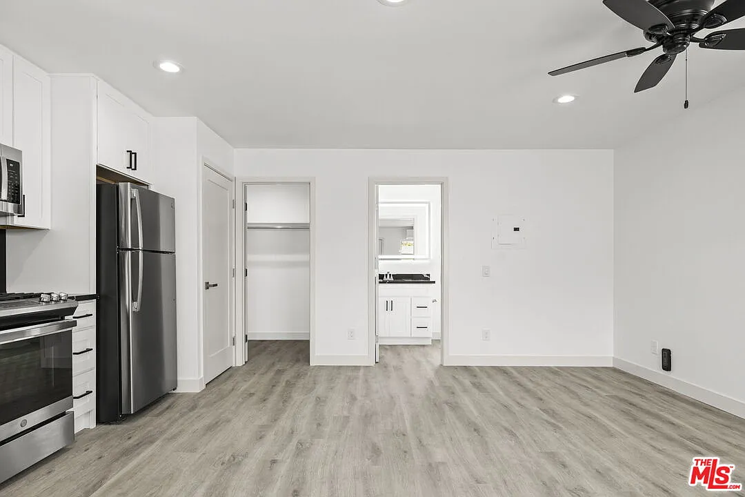 Studio, 400 sqft, $2,195 — Photo 2