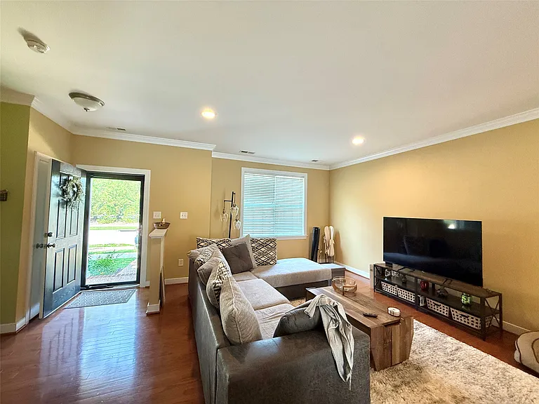 223 Quarterpath Rd — Photo 3