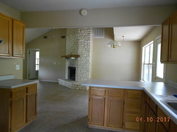 4th image of 120 Kerrville Country Dr