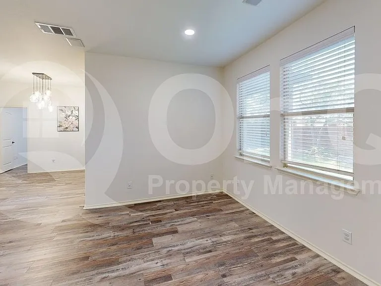 501 Lipizzan Ln — Photo 9