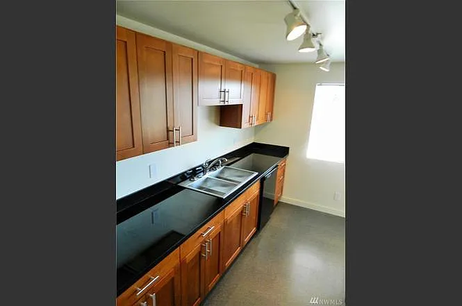 312 28th Ave S #C — Photo 4