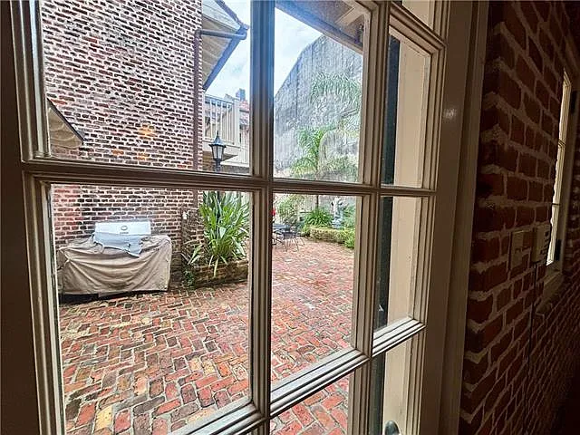1027 Chartres St #F — Photo 16