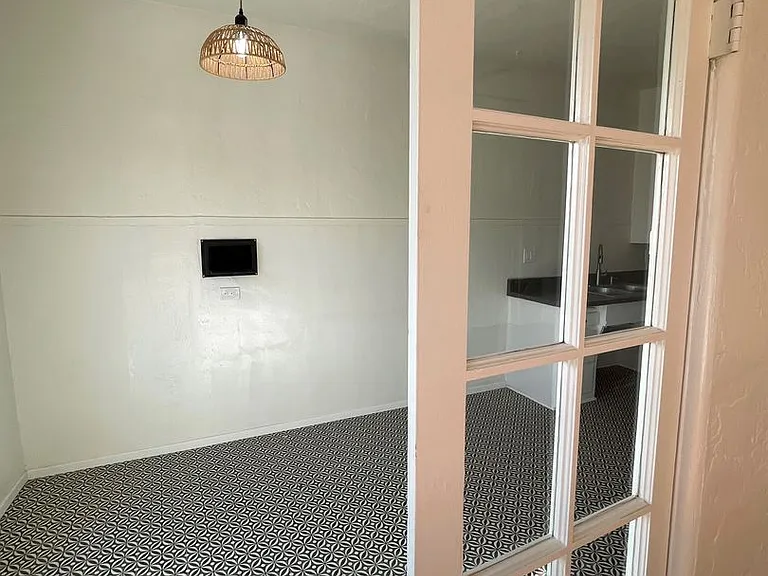 2110-2126 Thompson Blvd #&-275-287 — Photo 9