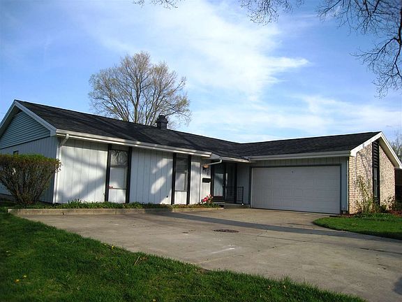 2nd image of 726 N Twyckenham Dr