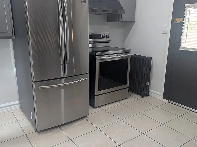 1221 S Webster Ave #2 — Photo 3