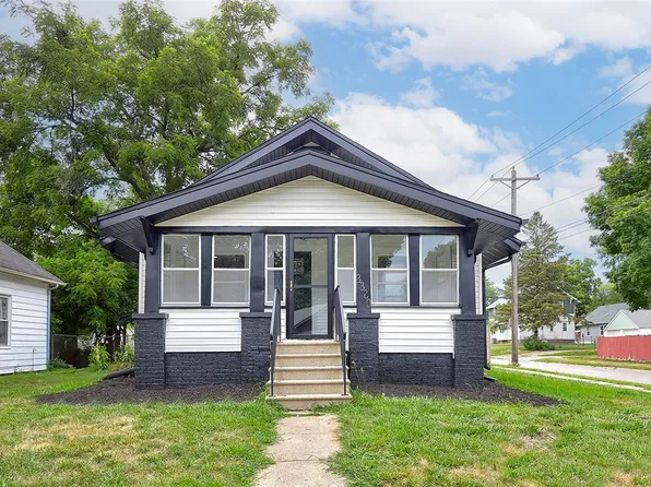 3320 Oxford St, Des Moines, IA 50313
