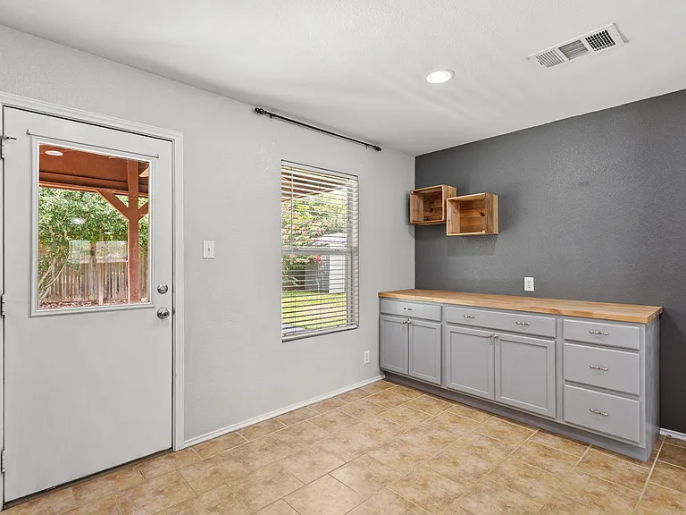 140 Katie Ct — Photo 12