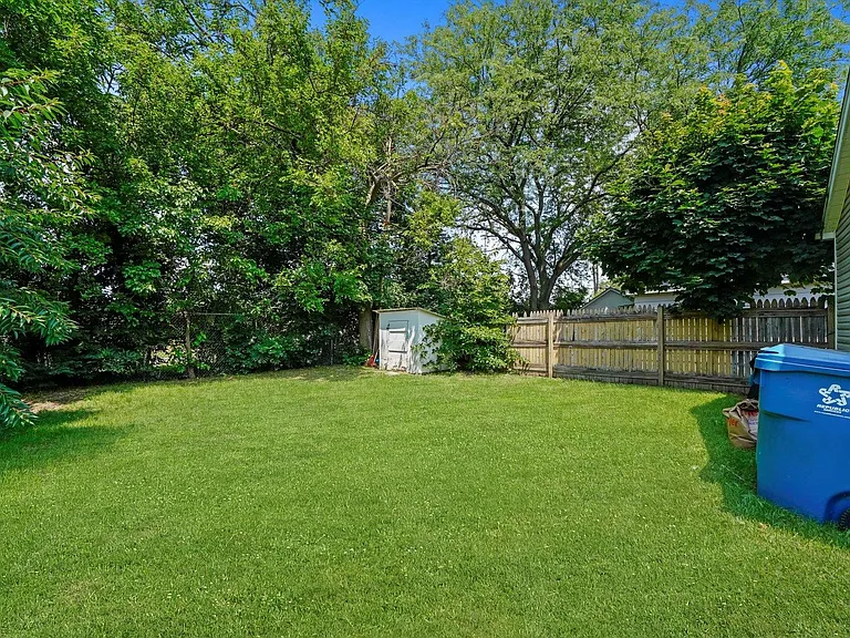 907 Oliver Ave — Photo 15