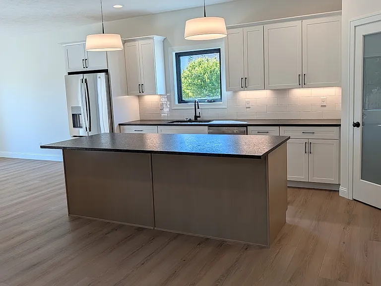 3202 Greenbriar Dr — Photo 3