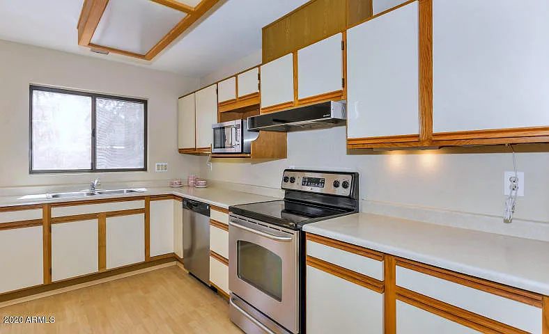 2 bed, 2.0 bath, 1371 sqft, $2,400 — Photo 3