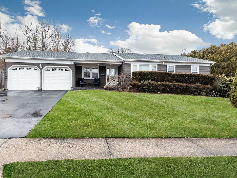 1st image of 19 Waterford Dr