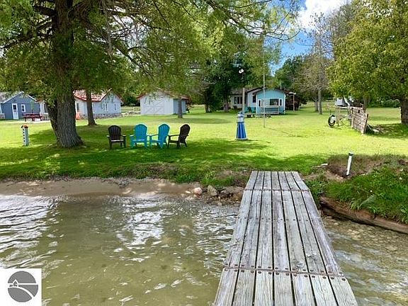 3rd image of 898 W Intermediate Lake Dr