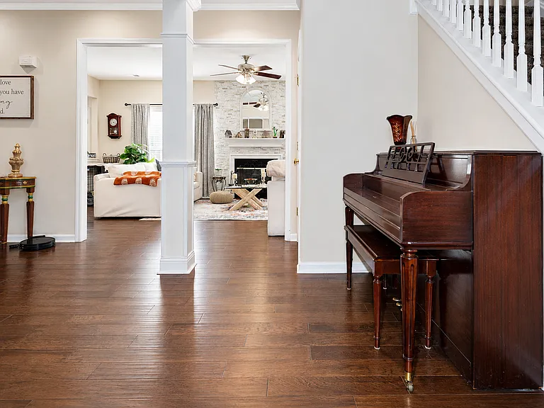 15700 Beckley Hills Dr — Photo 2