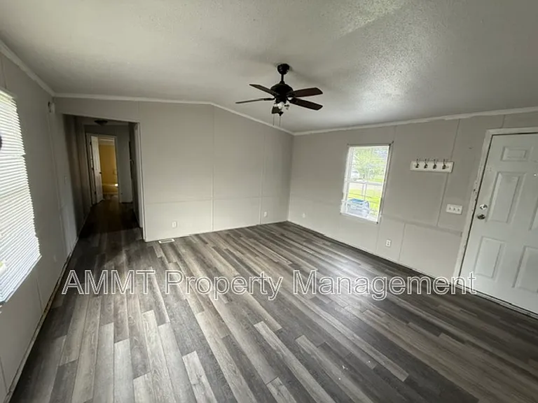 1735 Blackhawk Dr — Photo 4