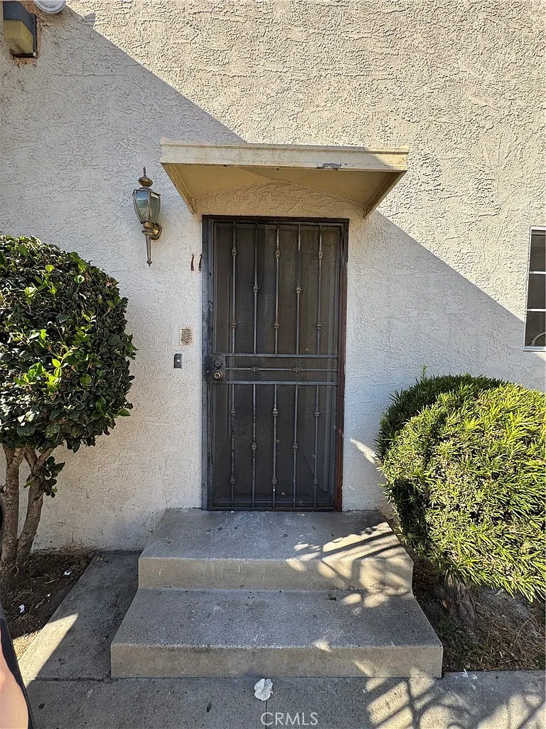 3 bed, 1300 sqft, $3,200 — Photo 2