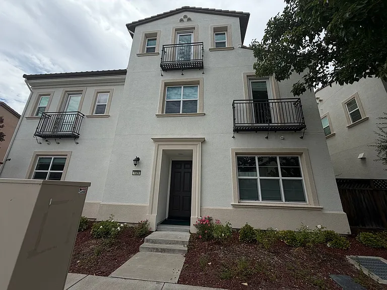 1329 Bayberry View Ln — Photo 28