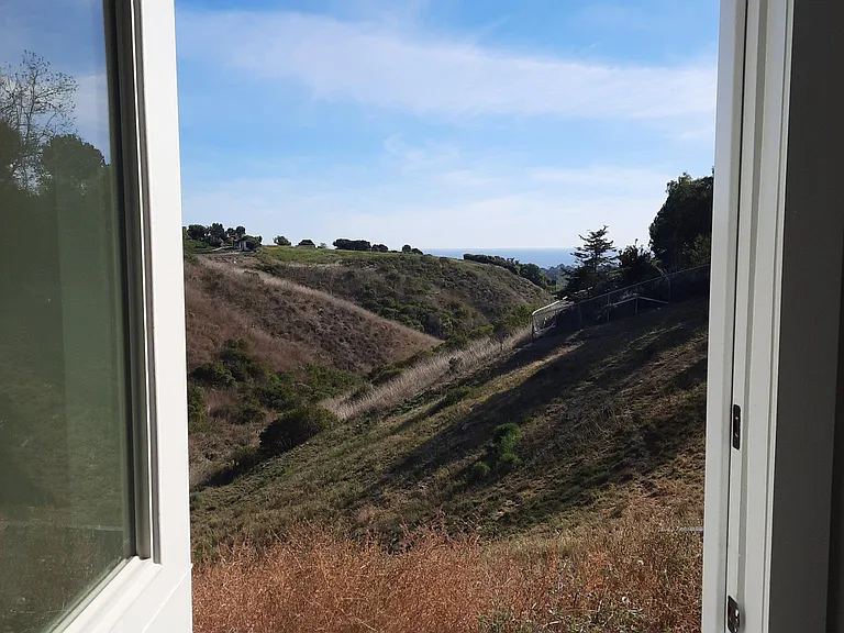 5906 Kanan Dume Rd — Photo 2