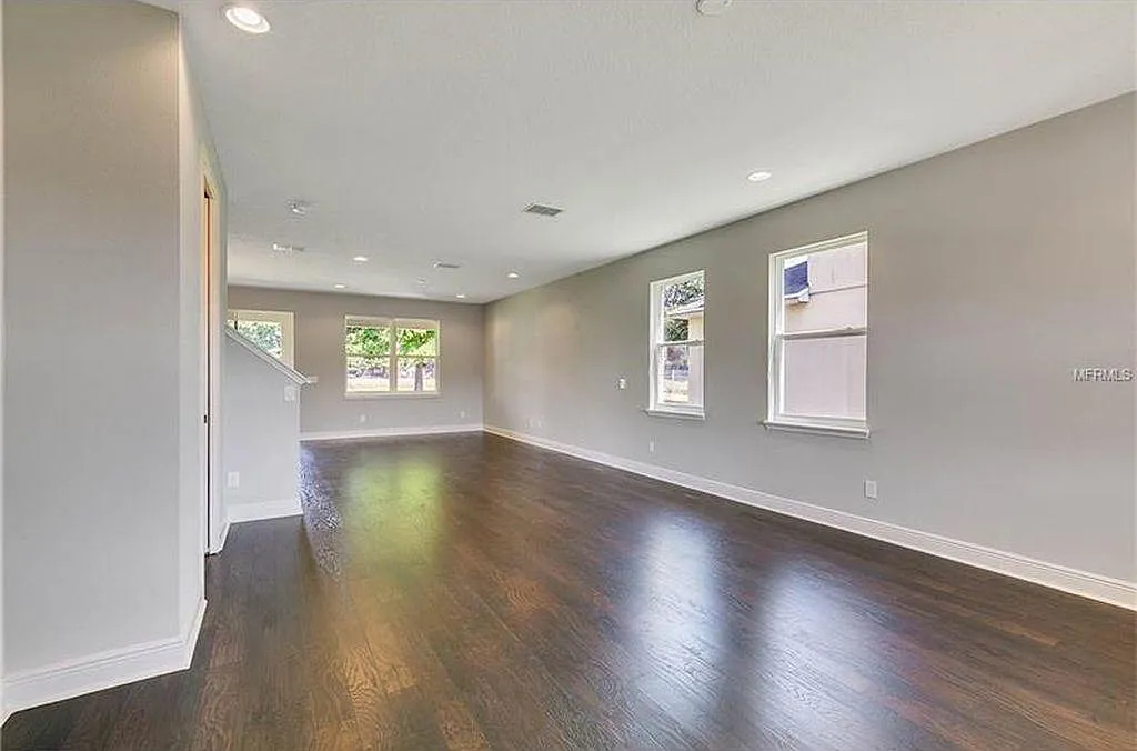 2813 Roseglen Way — Photo 2