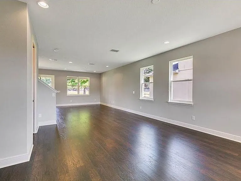 2813 Roseglen Way — Photo 2