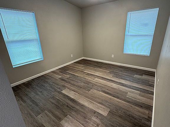 5th image of 4334 Silver Lake Dr