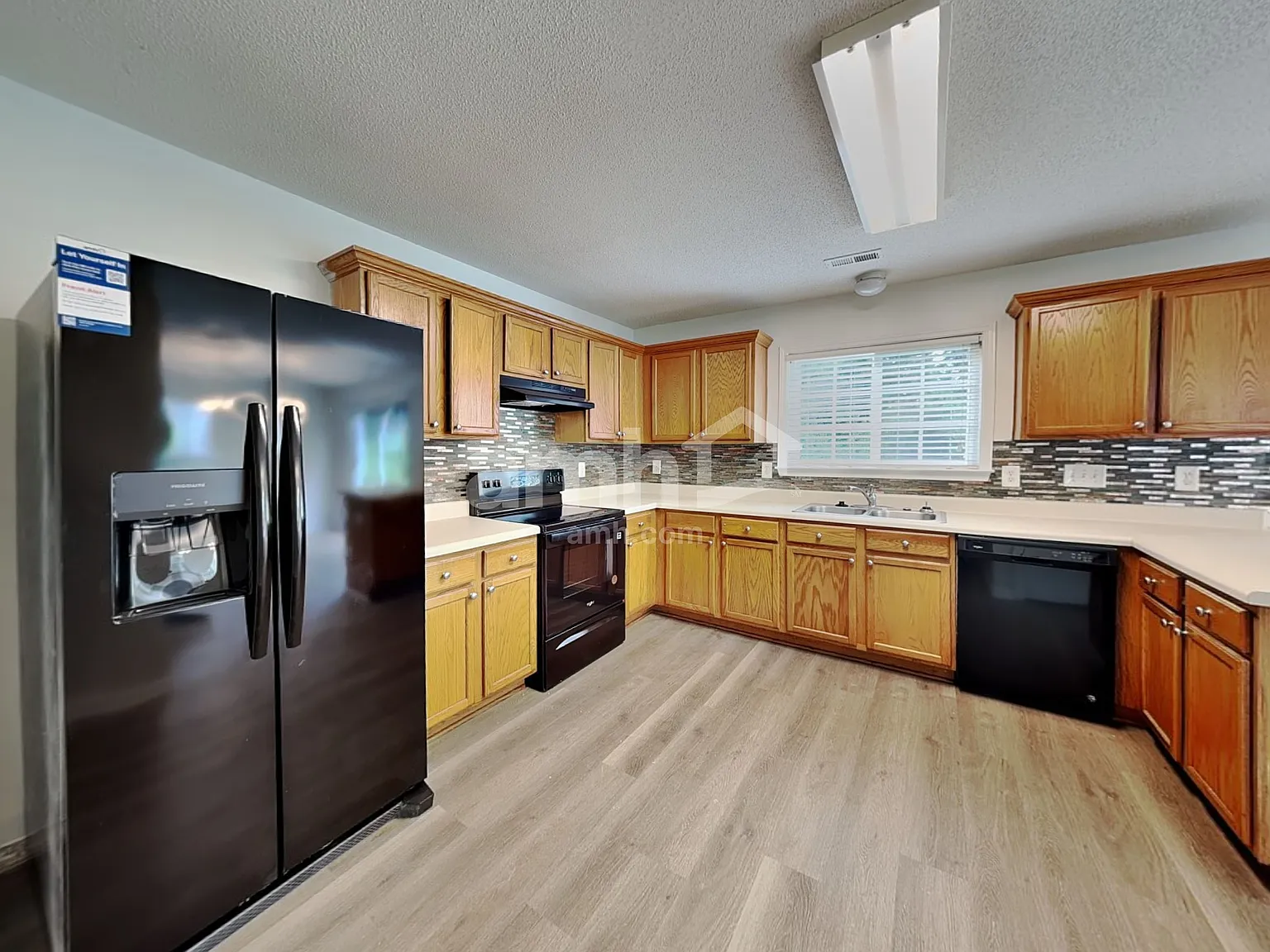 3 bed, 2.5 bath, 1652 sqft, $1,925 — Photo 4