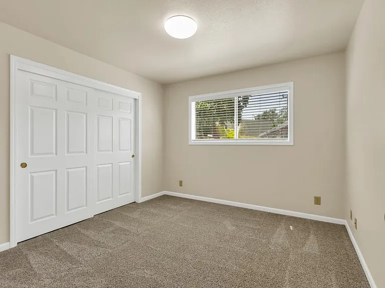 South Land Park Apartments — Photo 39