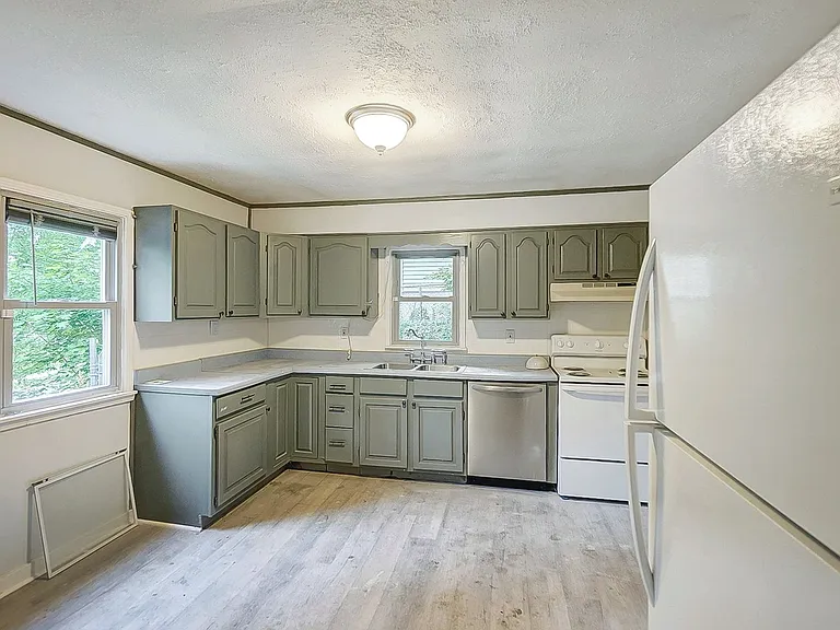 314 Sheridan Ave — Photo 7