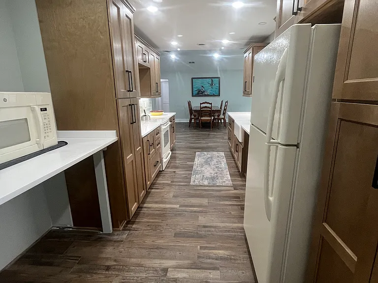 541 S Shore Dr — Photo 22