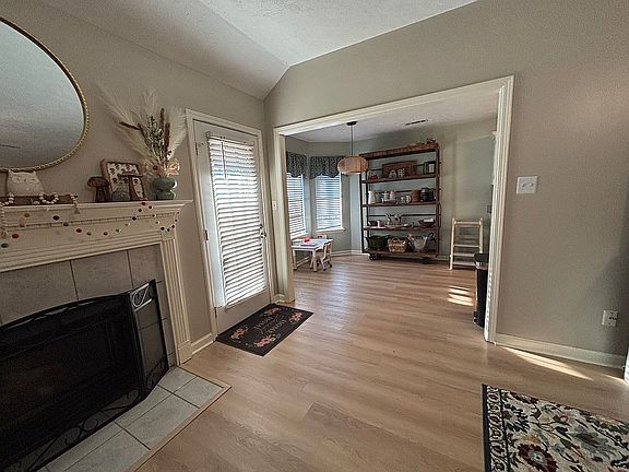 5th image of 154 Brock Dr