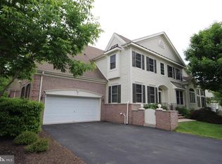 5 Riviera Ct, Lawrence Township, NJ 08648