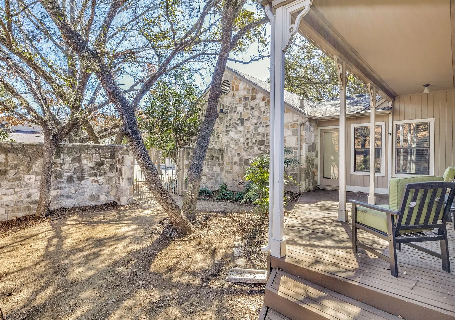 Beautiful Garden Home In River Oaks — Photo 3