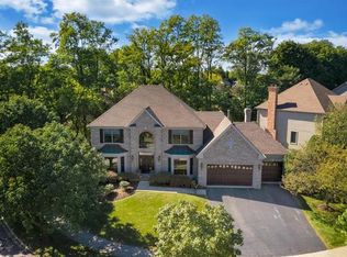 19W117 Millbrook Ct, Downers Grove, IL 60516