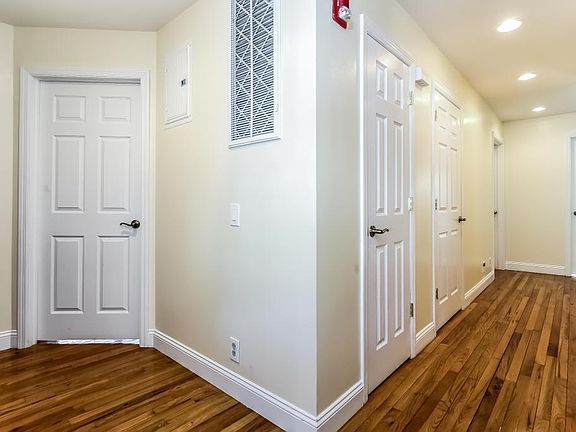 5th image of 207 Murray Ave #1