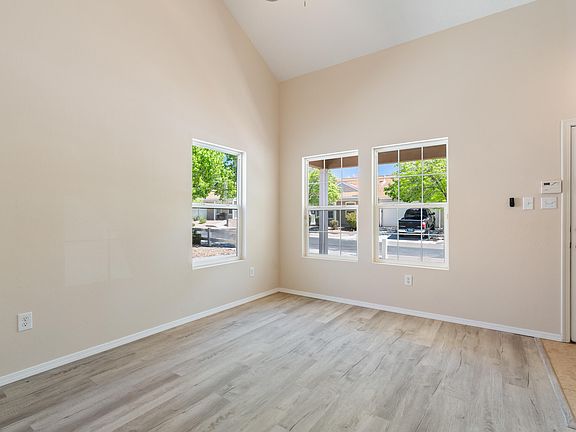 4th image of 10623 Pueblo Pl NW