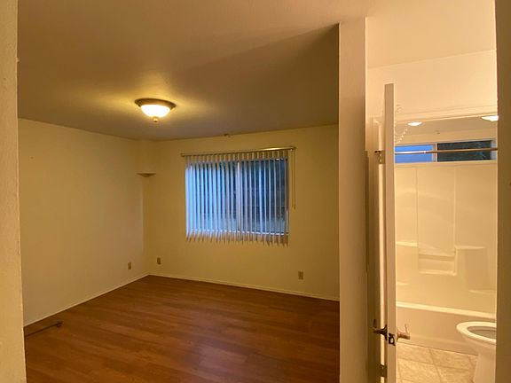 3rd image of 1400 Talmadge St #103