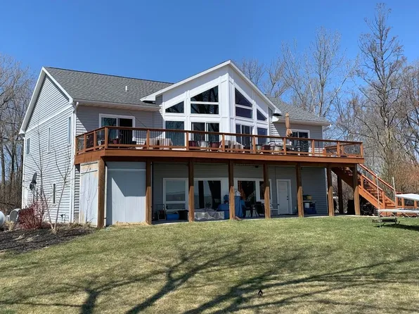 534 Resort Rd, Suamico, WI 54173