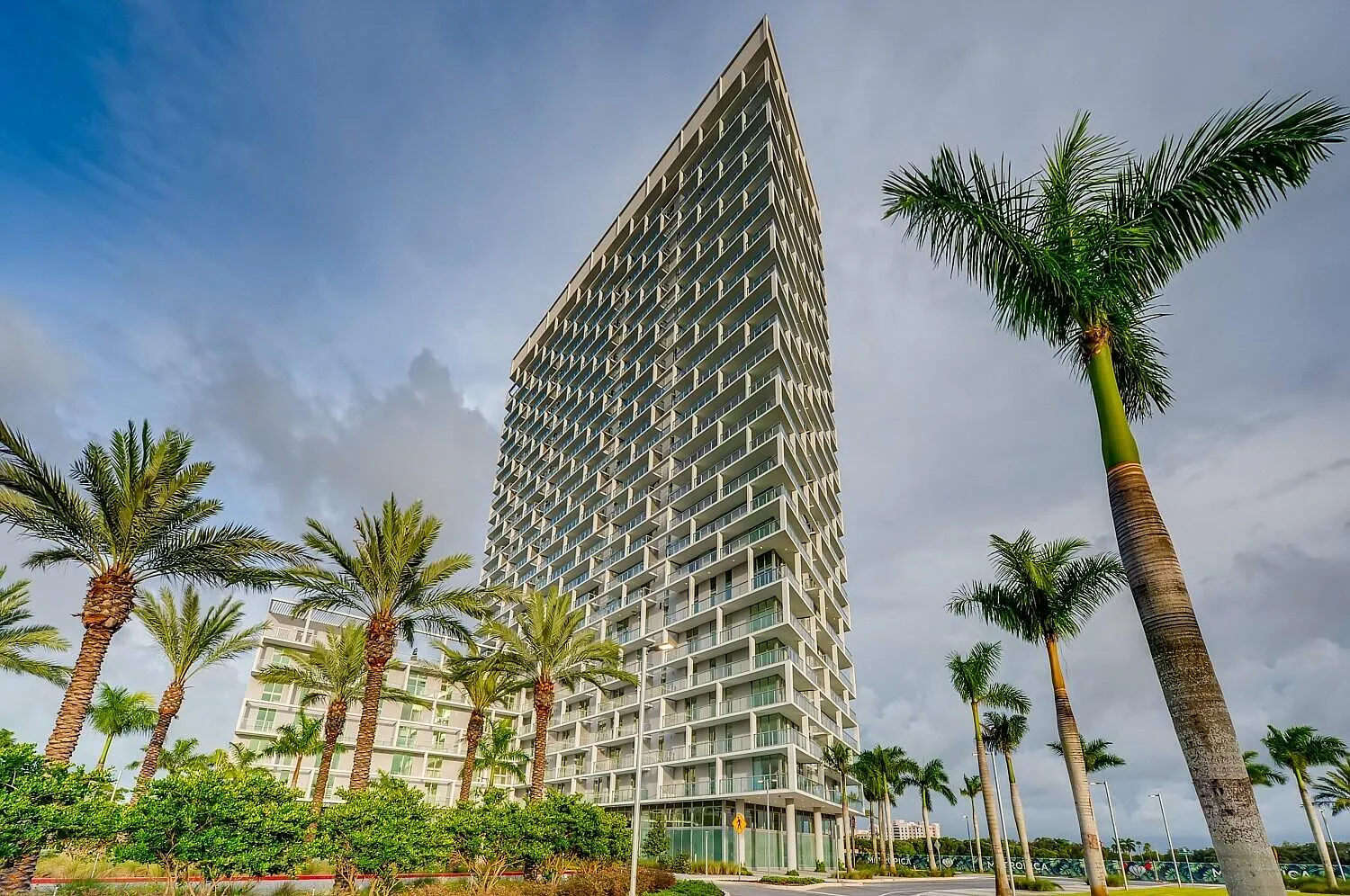 2 bed, 2.0 bath, 920 sqft, $3,000 — Photo 1