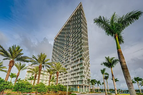 2000 Metropica Way Photo 1