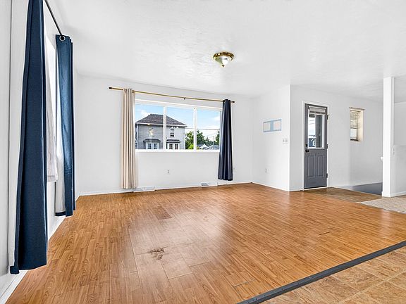5th image of 416 Desnoyer St