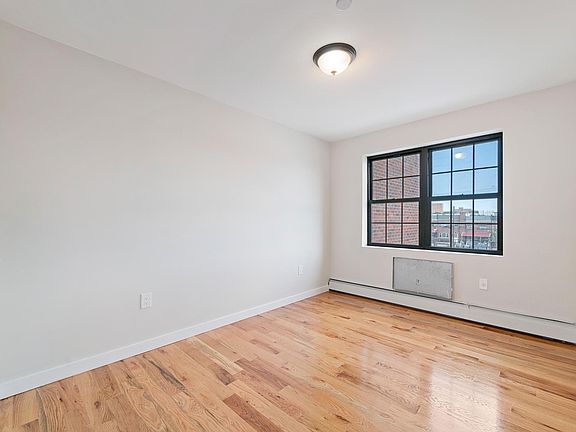 5th image of 422 Leland Ave