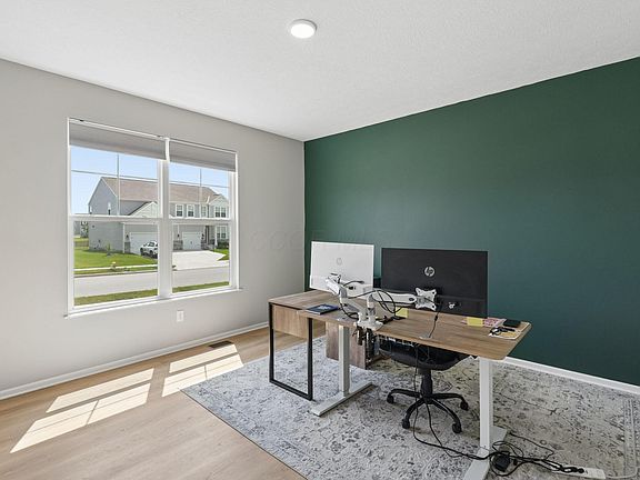 5th image of 2729 Henshaw Dr