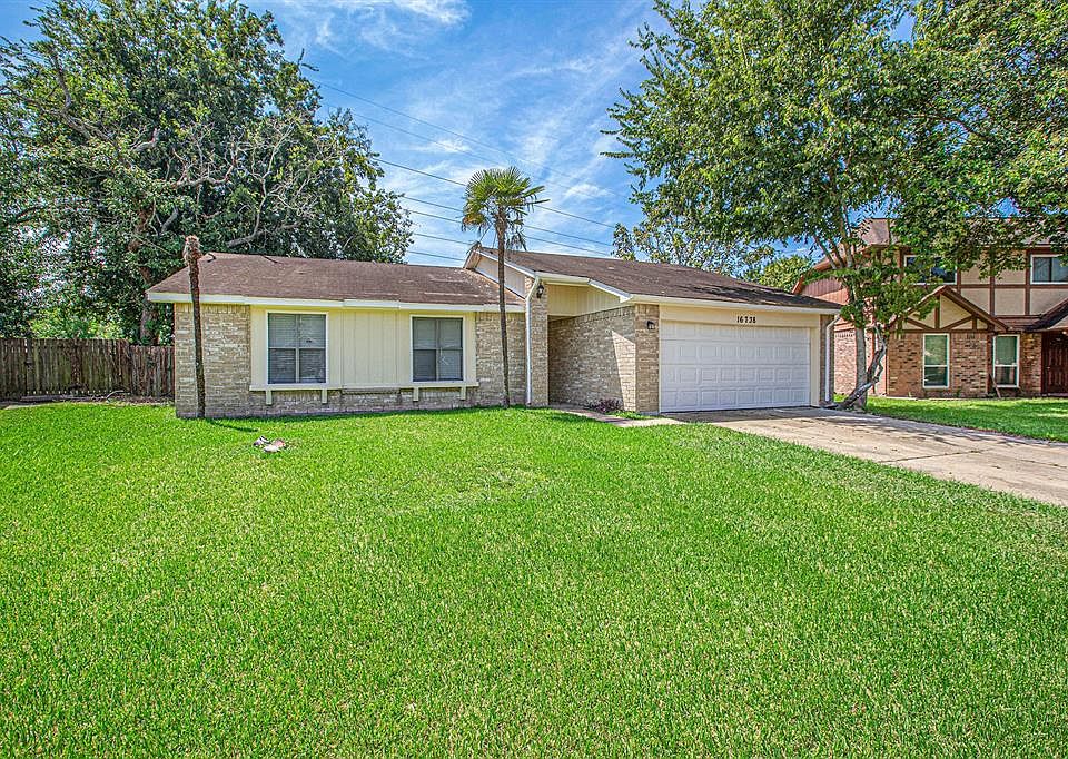 Charming 1-story home located in the established neighborhood of Quail Run!