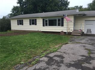 1742 Schlegel Rd, Webster, NY 14580