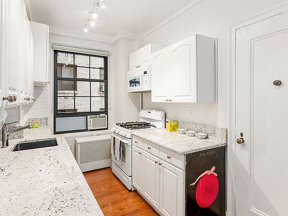 3rd image of 325 W 86th St APT 8B