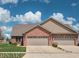 1806 Dunraven Rd, Bloomington, IL 61704